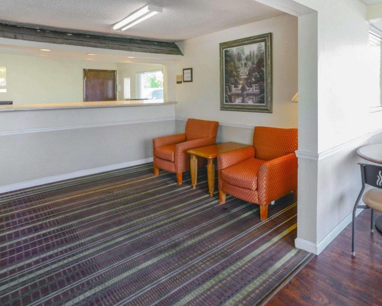 Econo Lodge Inn & Suites คาร์บอนเดล ภายนอก รูปภาพ