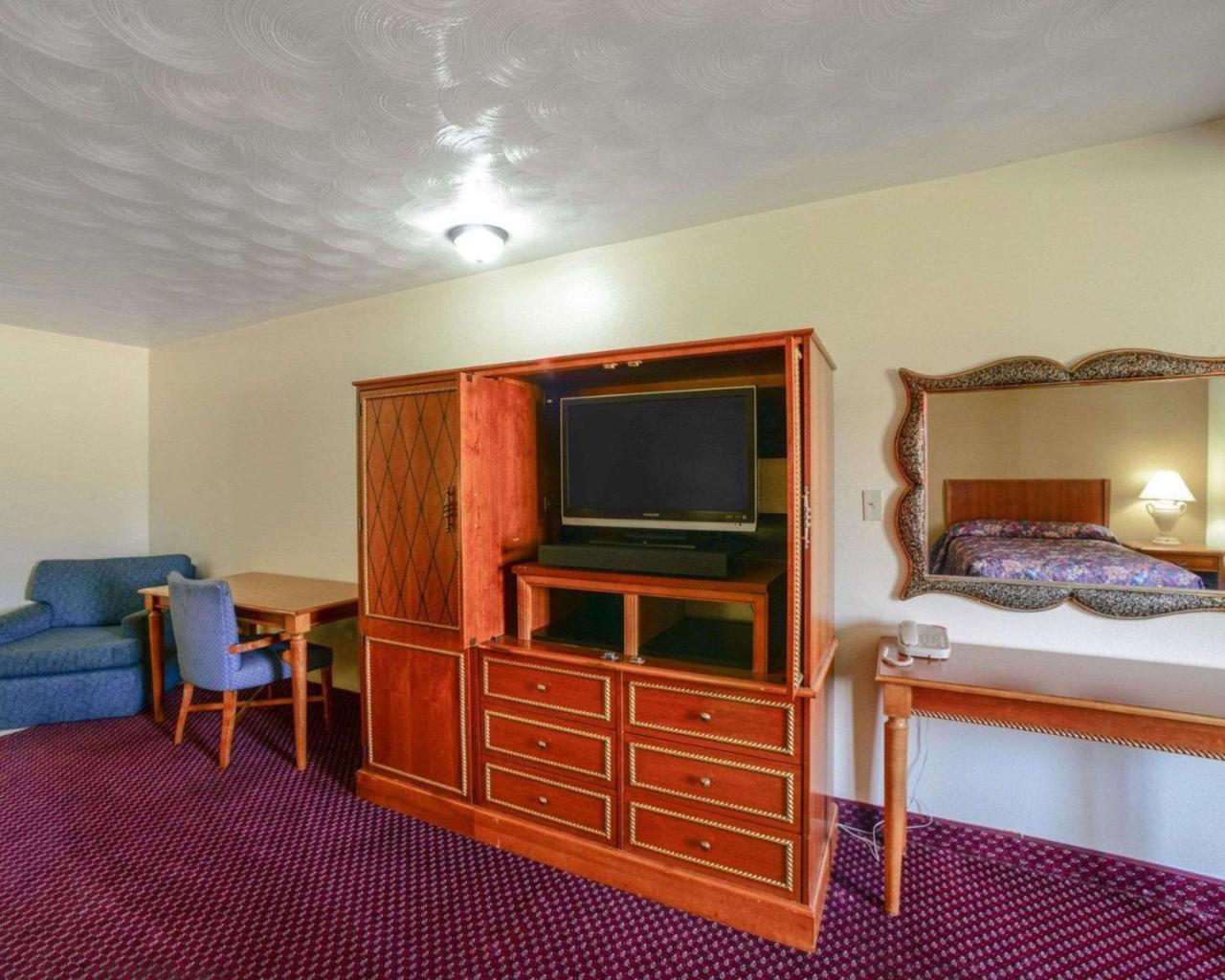 Econo Lodge Inn & Suites คาร์บอนเดล ภายนอก รูปภาพ